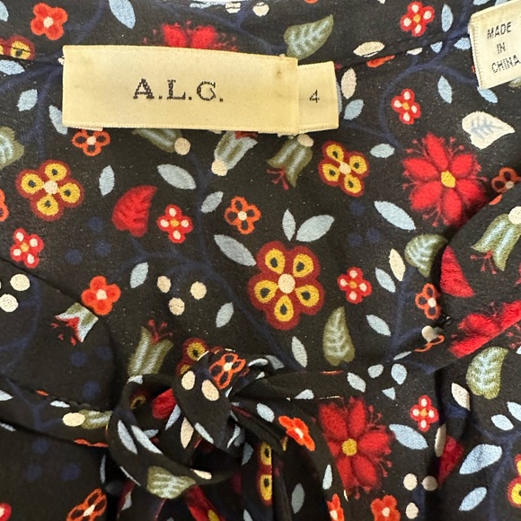 A.L.C Silk  Printed V Neck Floral Ruffle Blouse 🌼 - Picture 10 of 11